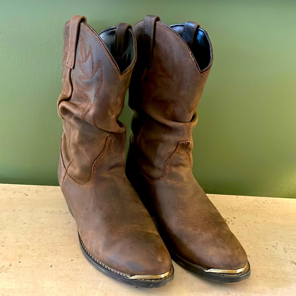 All leather size 7 gold toe, midcalf, cowboy boot